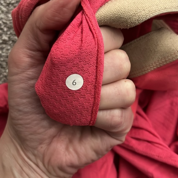 ✨2/$25✨ Lululemon Tank size 6 - Picture 3 of 3